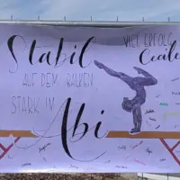 Zwischen Hochglanz und Herz: Abi-Plakate 2026 in Hofheim 64