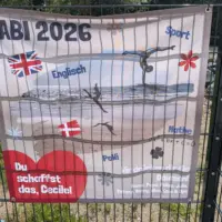 Hofheims Abi-Plakate: Immer besser – oder nur noch glattgebügelt? 46 1008808153