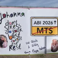 Zwischen Hochglanz und Herz: Abi-Plakate 2026 in Hofheim 63