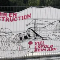 Hofheims Abi-Plakate: Immer besser – oder nur noch glattgebügelt? 38 1951128659
