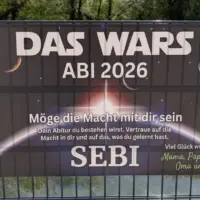 Hofheims Abi-Plakate: Immer besser – oder nur noch glattgebügelt? 33 2225641255